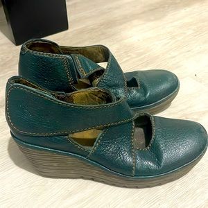 FLY LONDON WEDGES